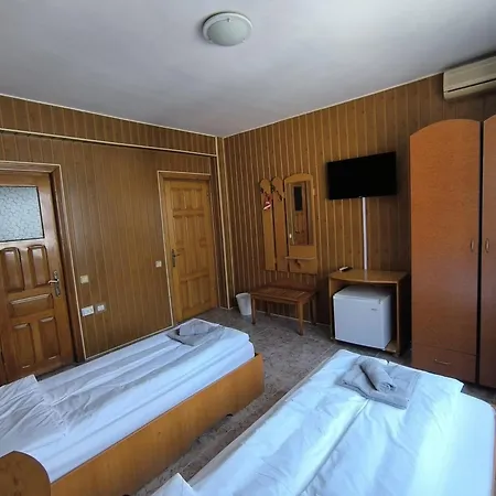 Friendly House *